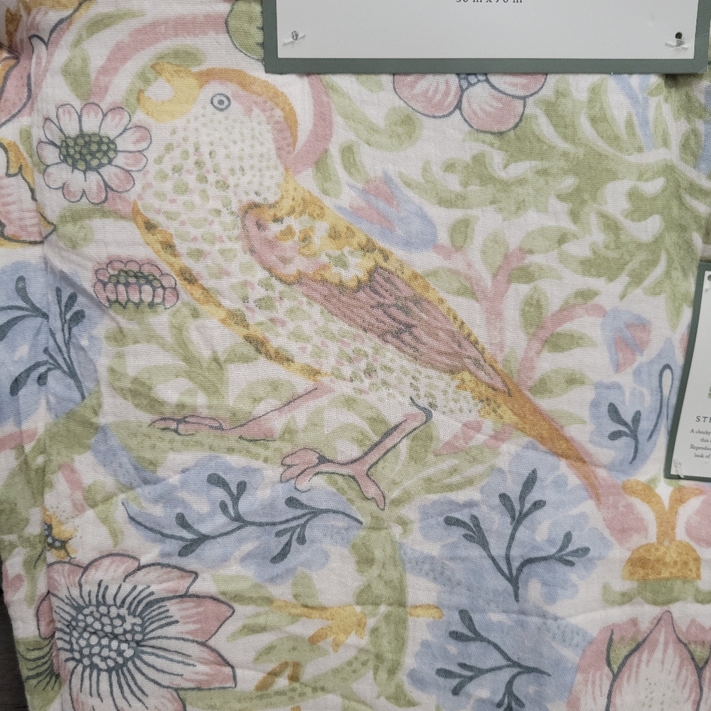 Morris & Co Strawberry Thief Cotton Gauze Throw Blanket Reverses to Soft Plush - Picture 3 of 6